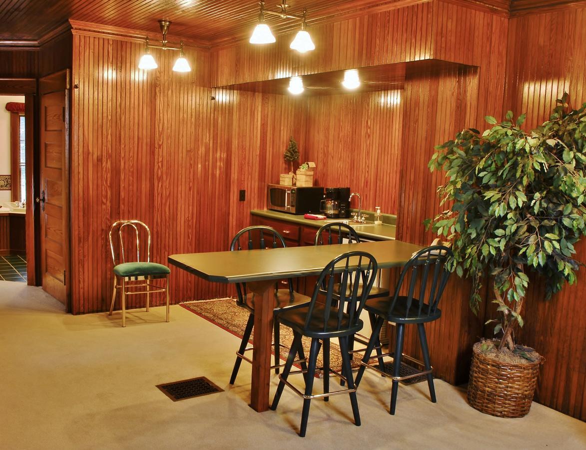 Arbor Hill Inn La Porte Екстер'єр фото