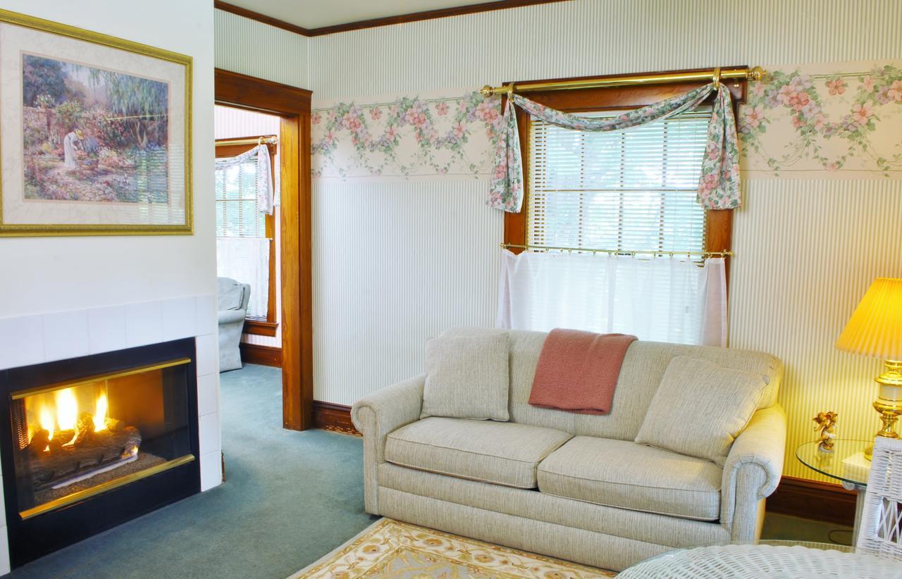 Arbor Hill Inn La Porte Екстер'єр фото