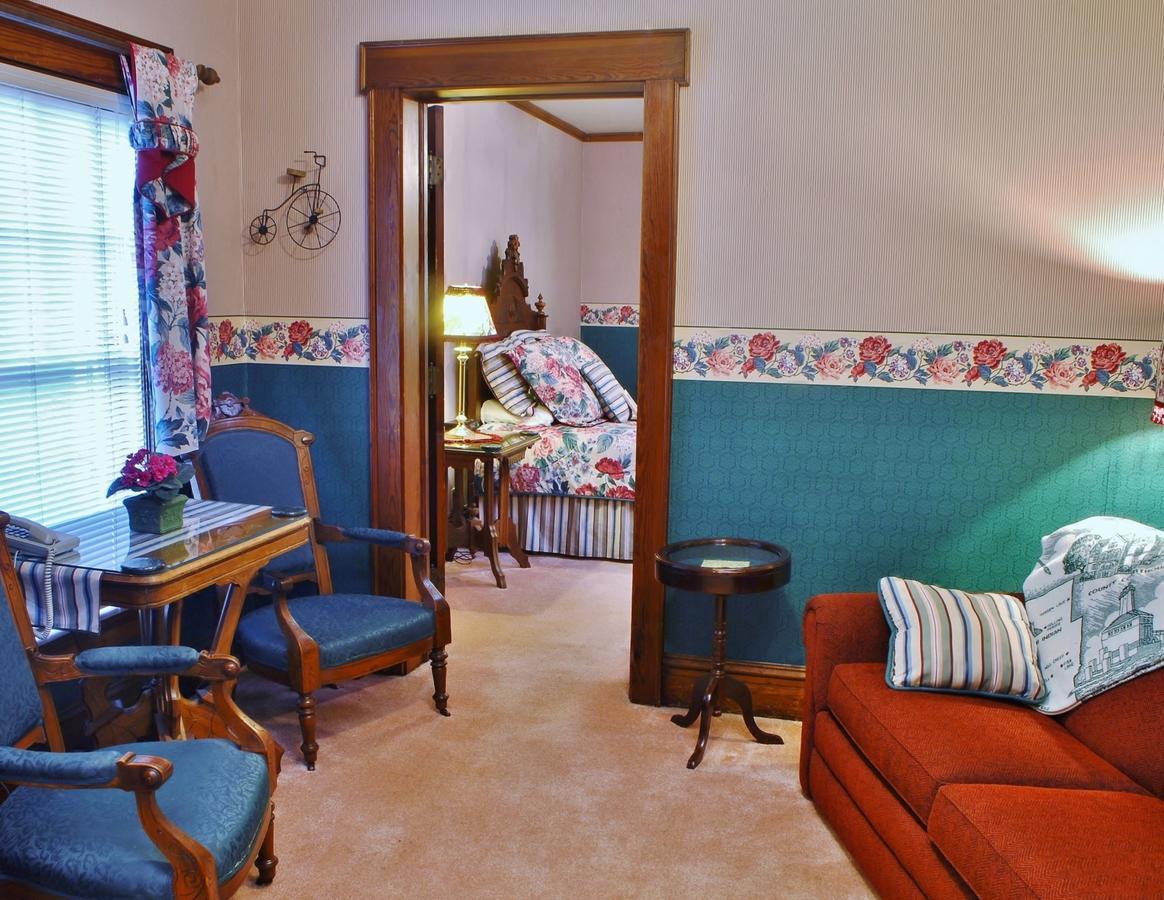 Arbor Hill Inn La Porte Екстер'єр фото